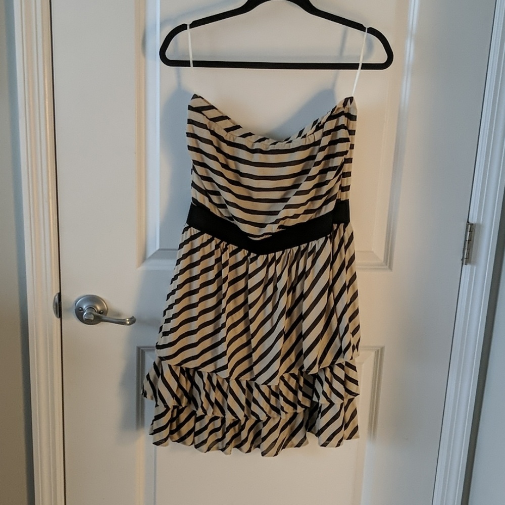 Strapless striped dress